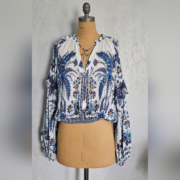 FARM Rio Blue and White Floral Womens Ana Tapestry Ruffle Blouse Size L - Picture 2 of 16
